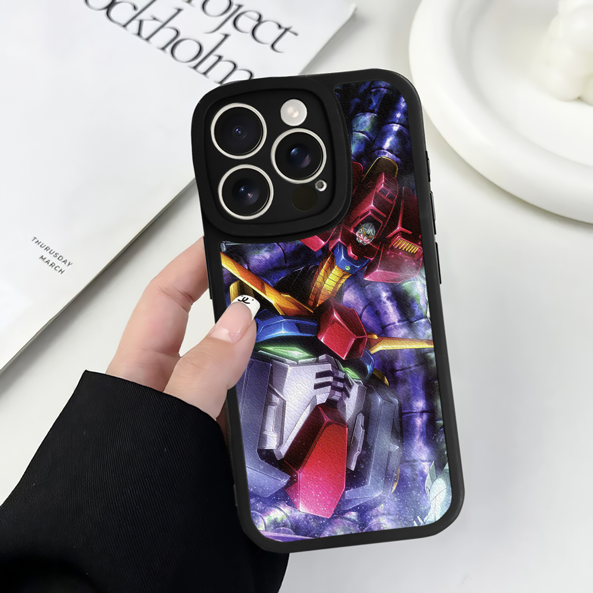 （画像用） 機動戦士ガンダム Mobile Suit Gundam 【iPhone 16シリーズ対応】シリコンスマホケース（レザー調） 材質：シリコン